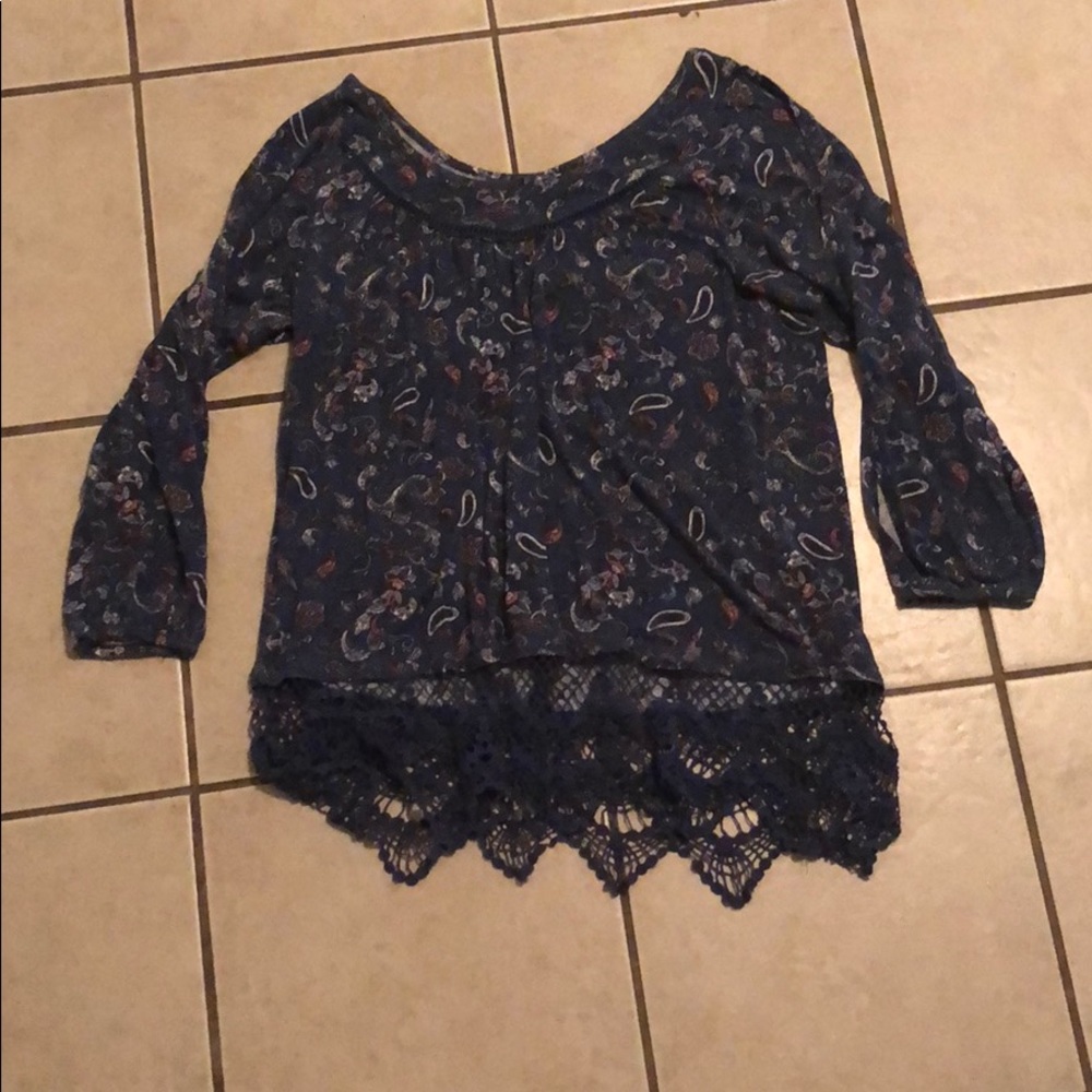 Cute tops with holes in sleeves and lace at bottom